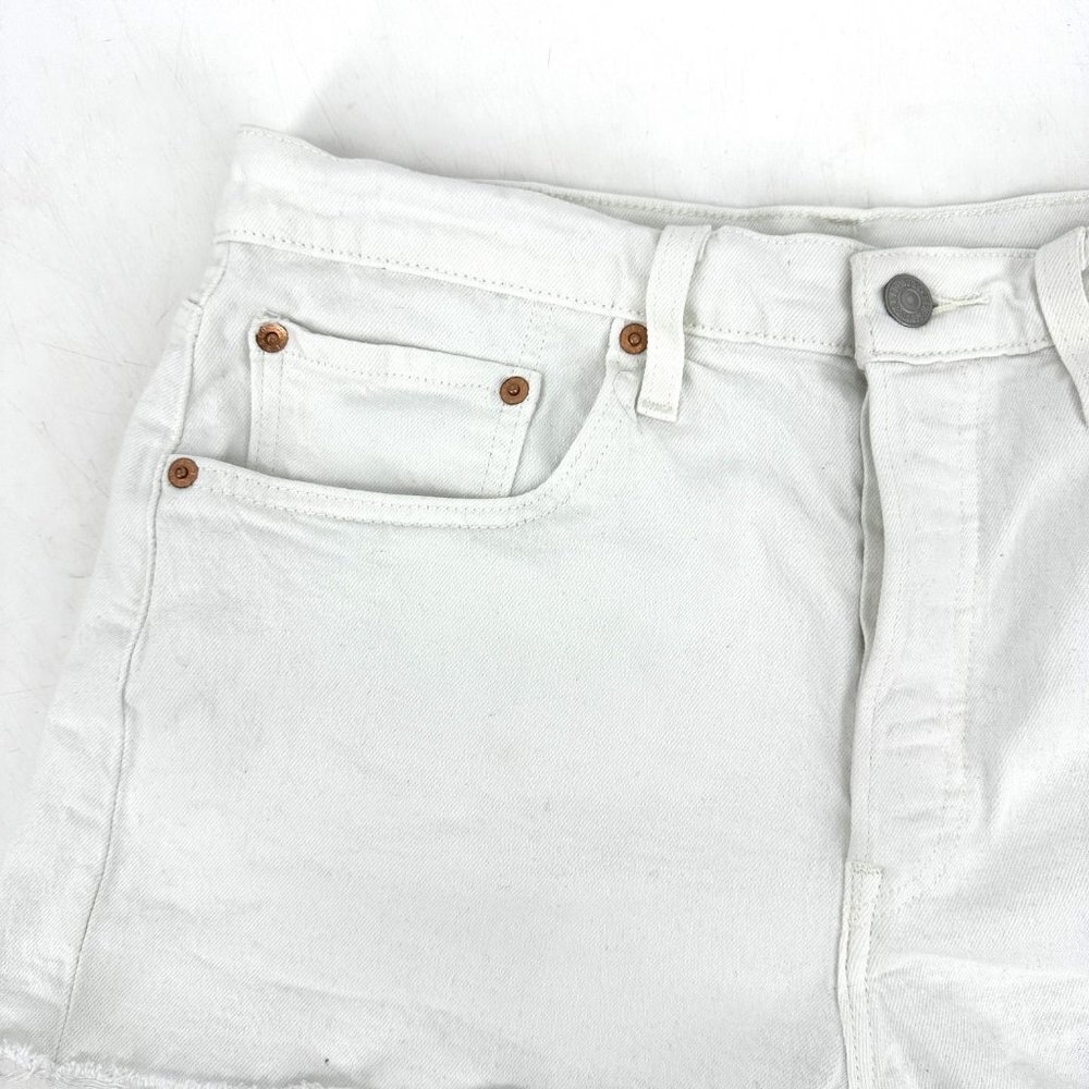 Levi’s White High Rise 501 Cut Off Original Shorts in The Clouds White Size 31 - Picture 4 of 10